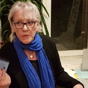 Маруся Климова на своем вечере в магазине "Фаренгейт 451", СПб, декабрь 2018.