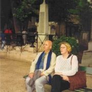 Маруся Климова и Пьер Гийота на кладбище Пер-Лашез. Париж, 2001 г.